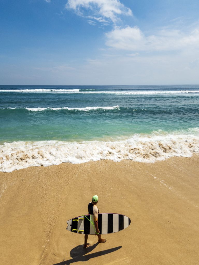 Uluwatu piekrastes atpūta Bali salā