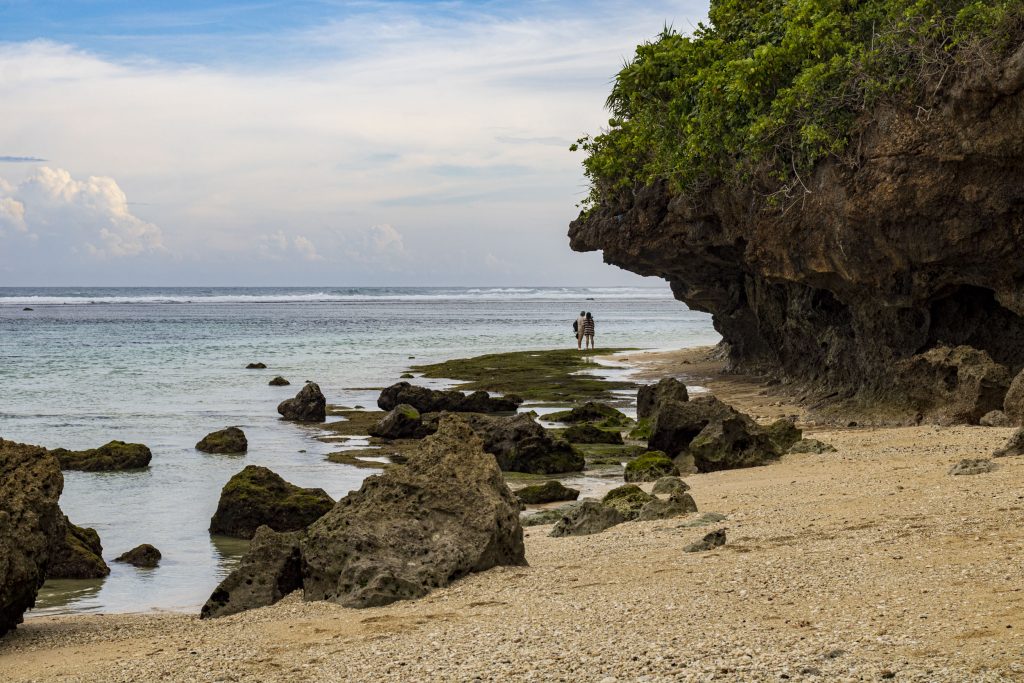 Uluwatu piekrastes atpūta Bali salā