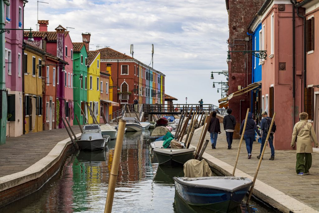 Burano krāsaino ēku saliņa